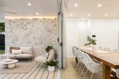 Customly Designed, Presentation-Perfect on Large 708m2 Block!