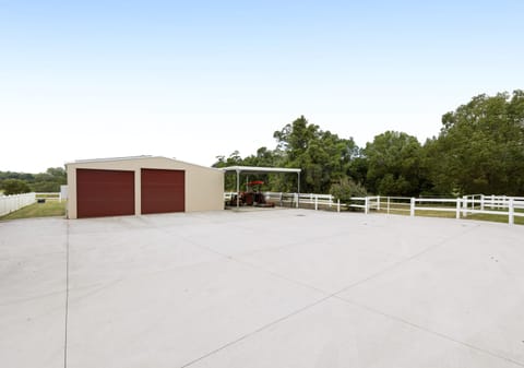 SOLD BY JAMIE VIBERT & NAJ ELSAYED