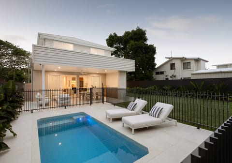 Brand New Coastal Luxury - Steps To The Sand