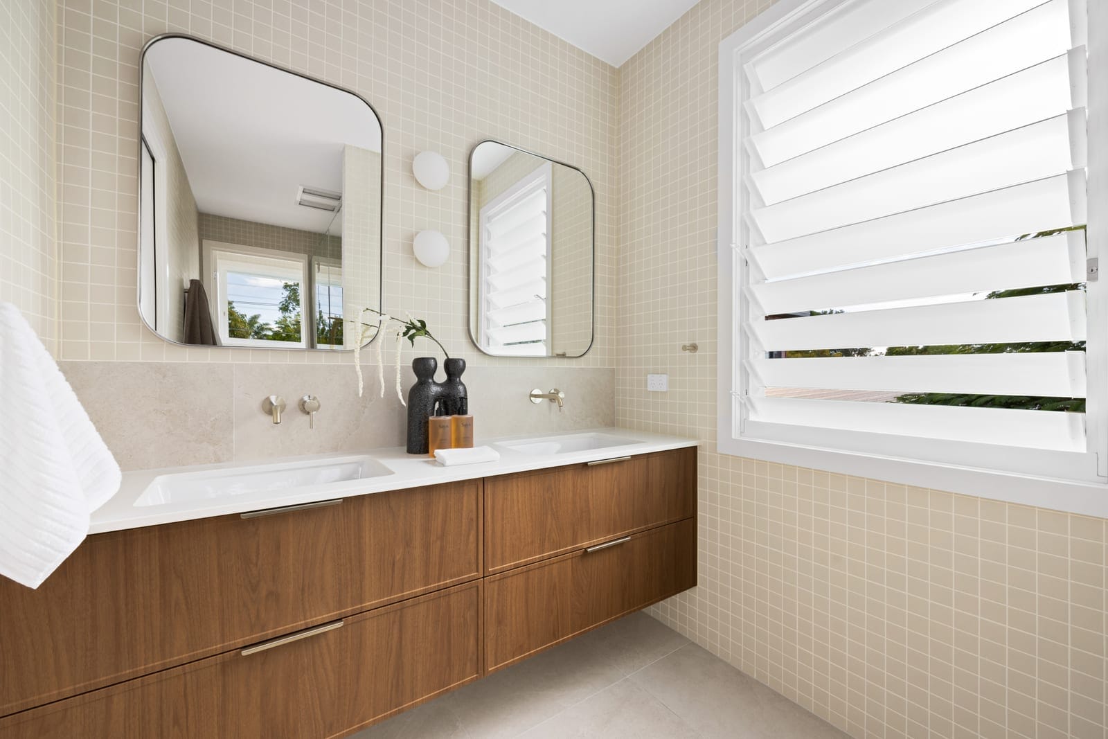 Brand New Coastal Luxury - Steps To The Sand