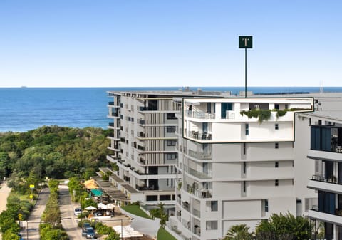 Beachside Penthouse Prestige: North Facing with Rooftop Terrace