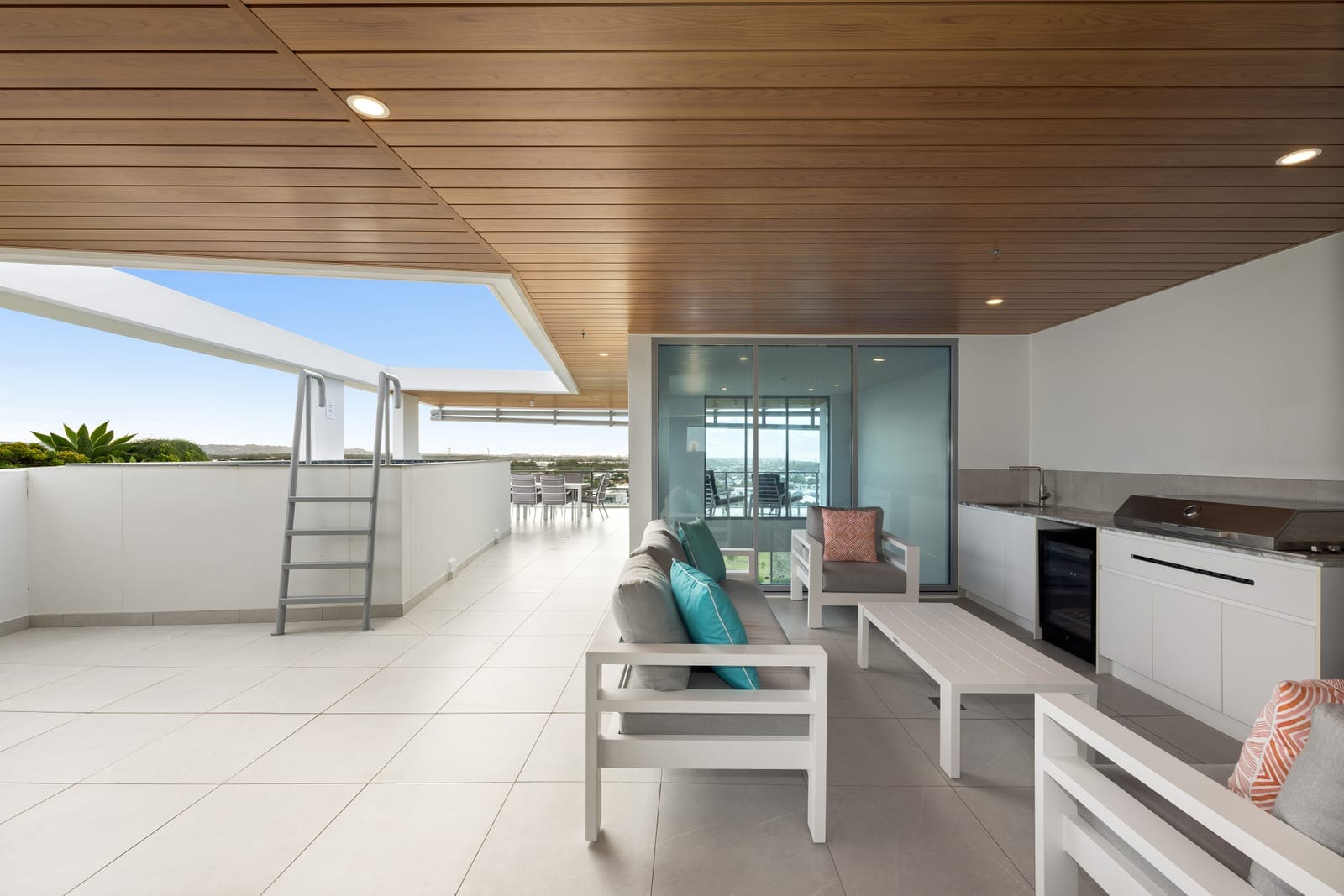 Beachside Penthouse Prestige: North Facing with Rooftop Terrace