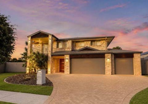 SOLD OFF-MARKET by Team Cassie Kennedy