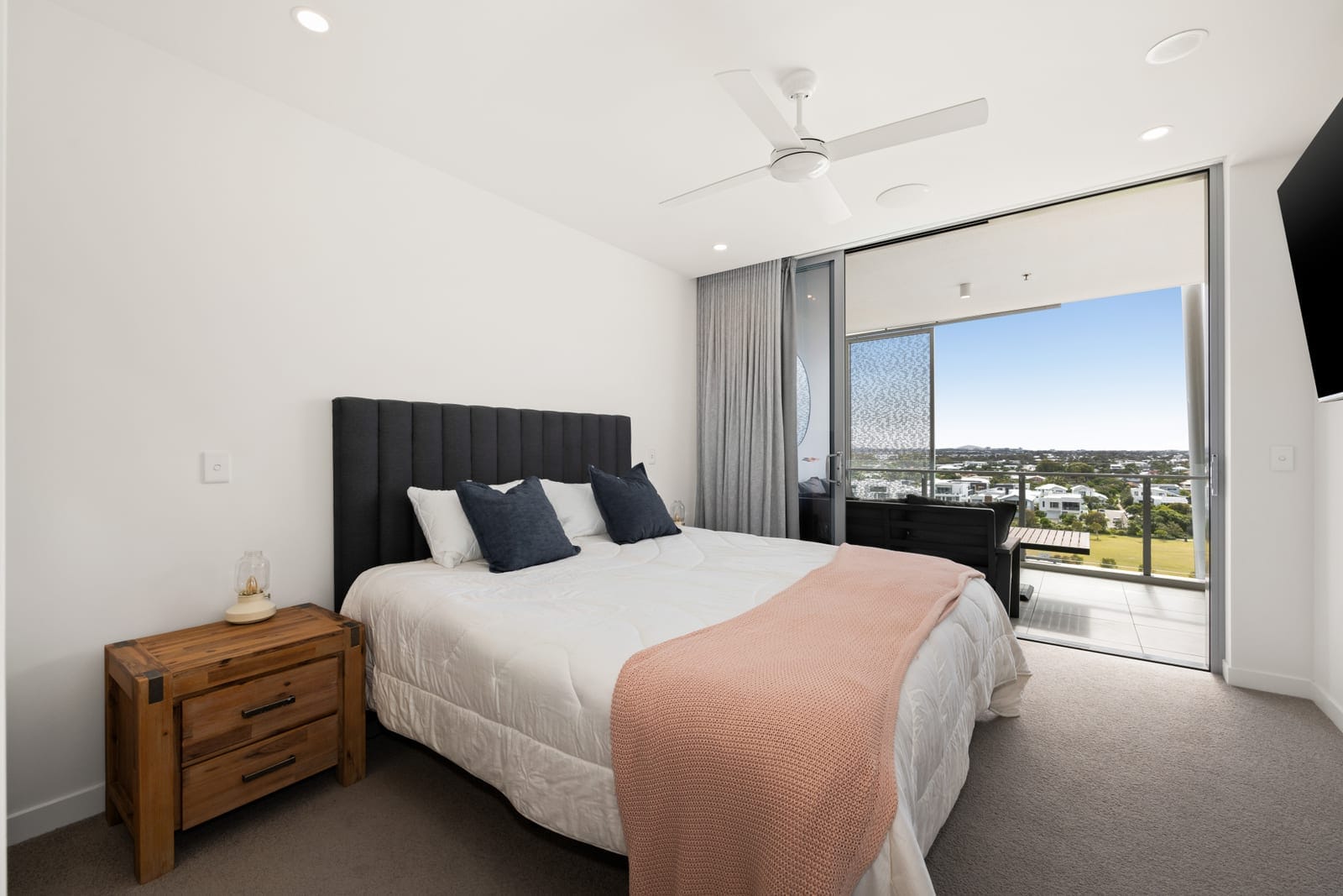 North Facing Luxury Penthouse with Rooftop Terrace