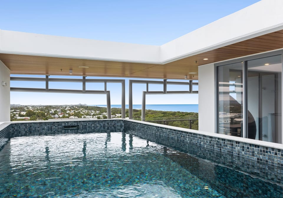 North Facing Luxury Penthouse with Rooftop Terrace