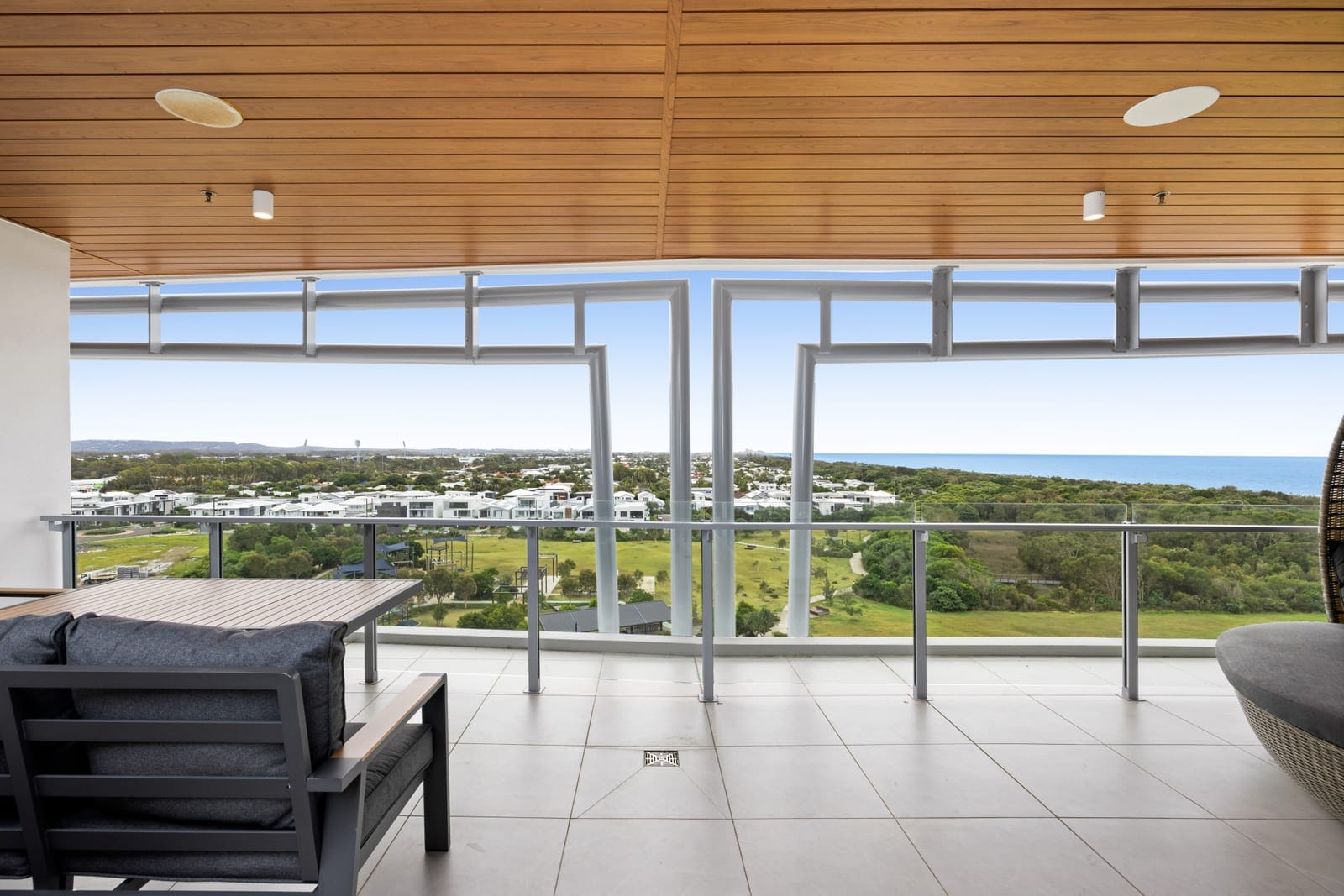 North Facing Luxury Penthouse with Rooftop Terrace