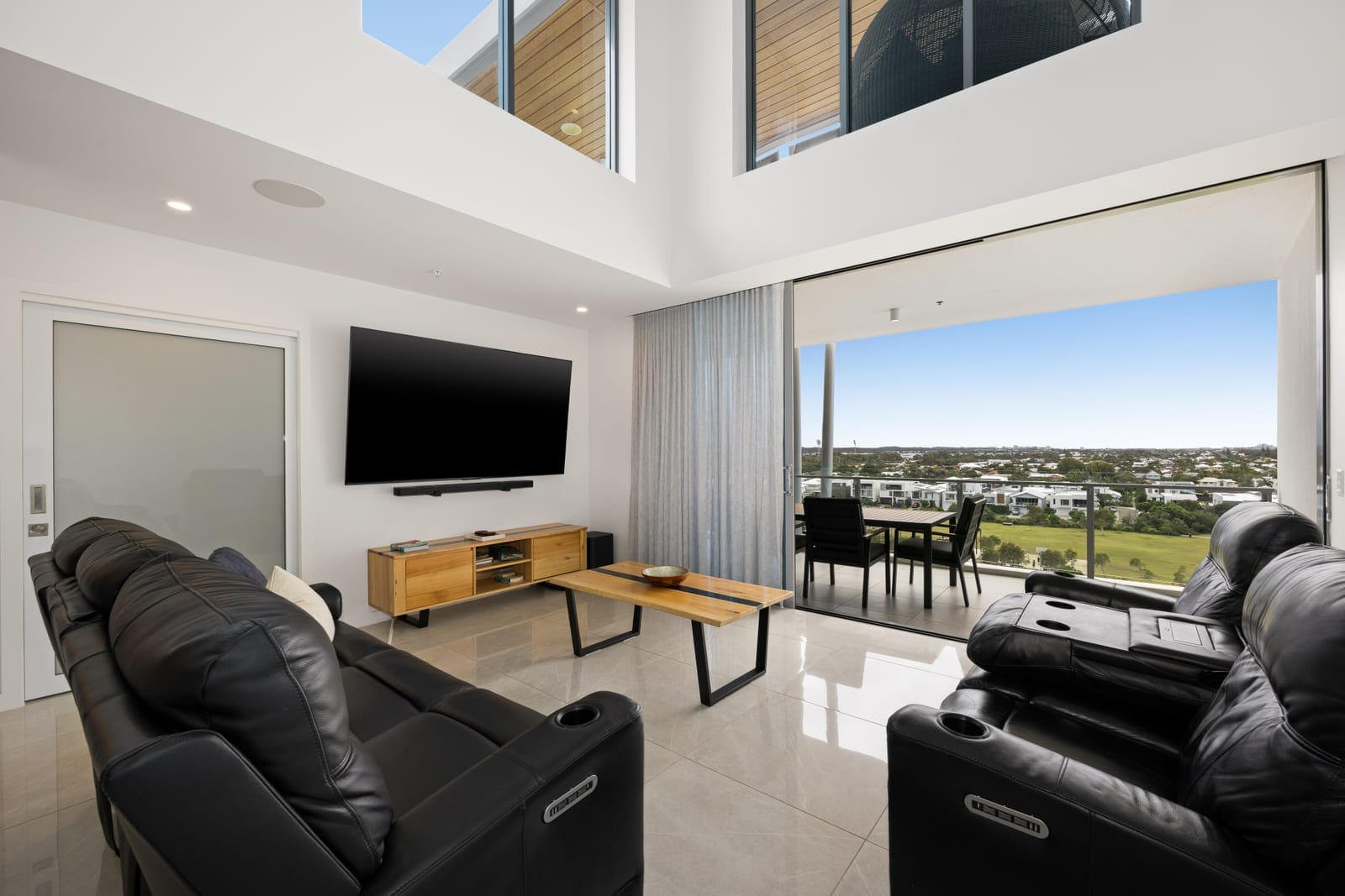 North Facing Luxury Penthouse with Rooftop Terrace