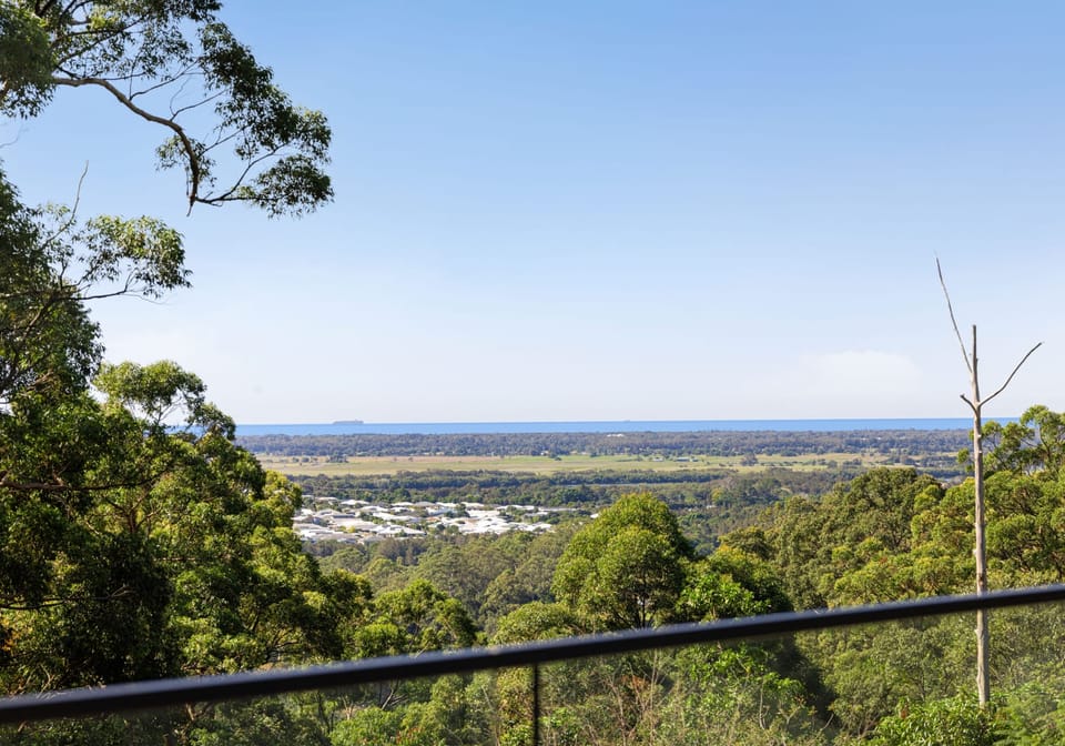 Effortless Elegance, Easy-Care Acreage, Ocean Views!