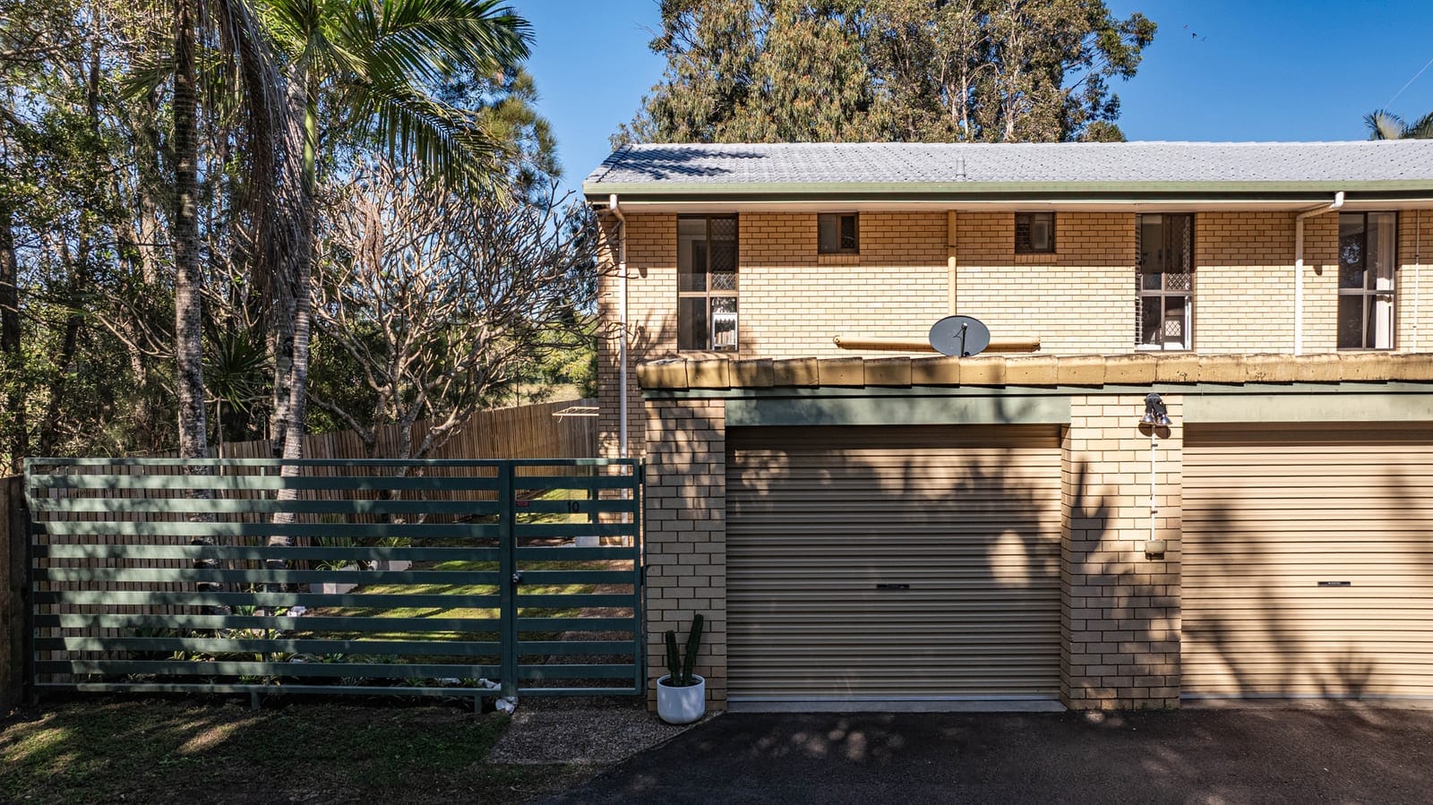 SOLD BY JAMIE VIBERT & NAJ ELSAYED