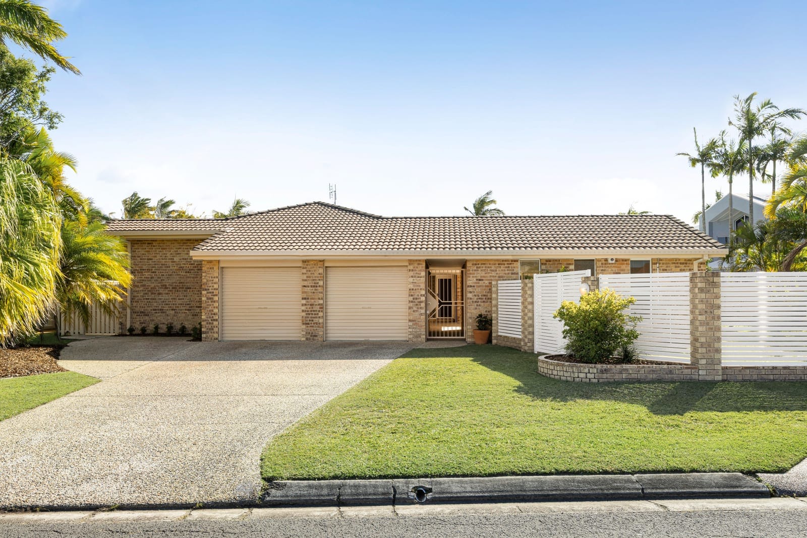 Family-Friendly Waterfront Living: Ocean Access, ¼ Acre!