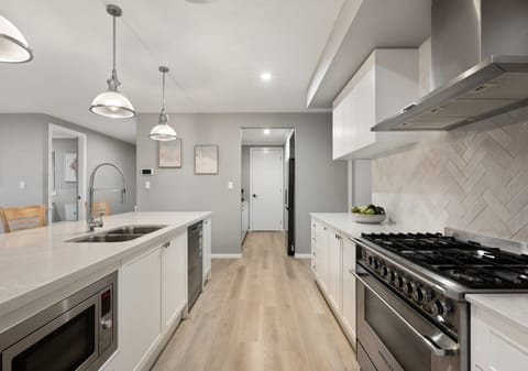 Exceptional Family Living in The Avenues