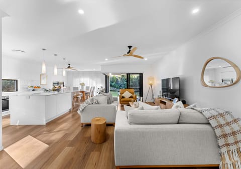 Contemporary Luxury Meets Peaceful Bushland Living