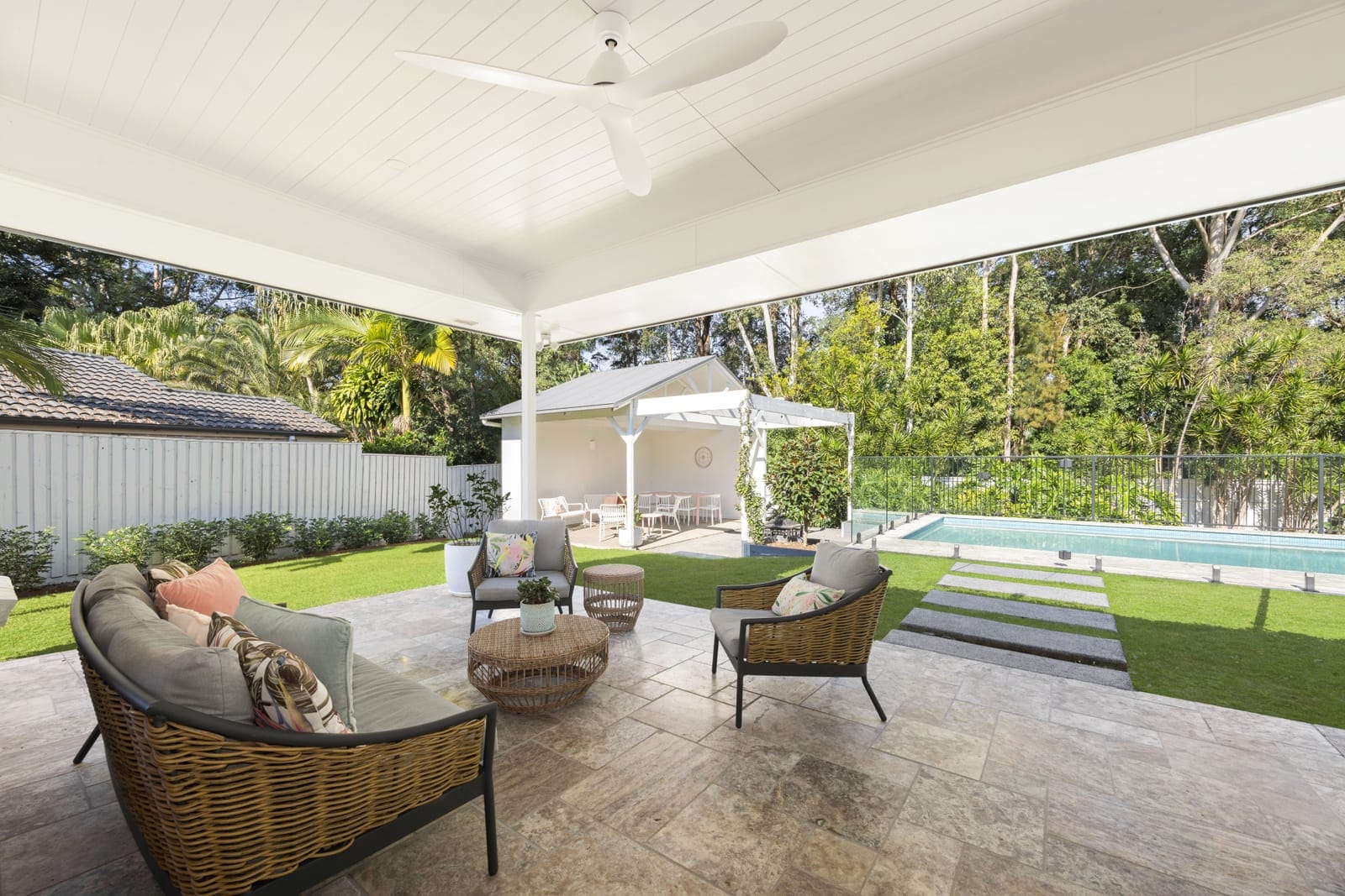 Renovated Resort-Style Family Living on 1,423m²
