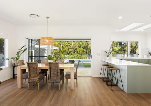Renovated Resort-Style Family Living on 1,423m²