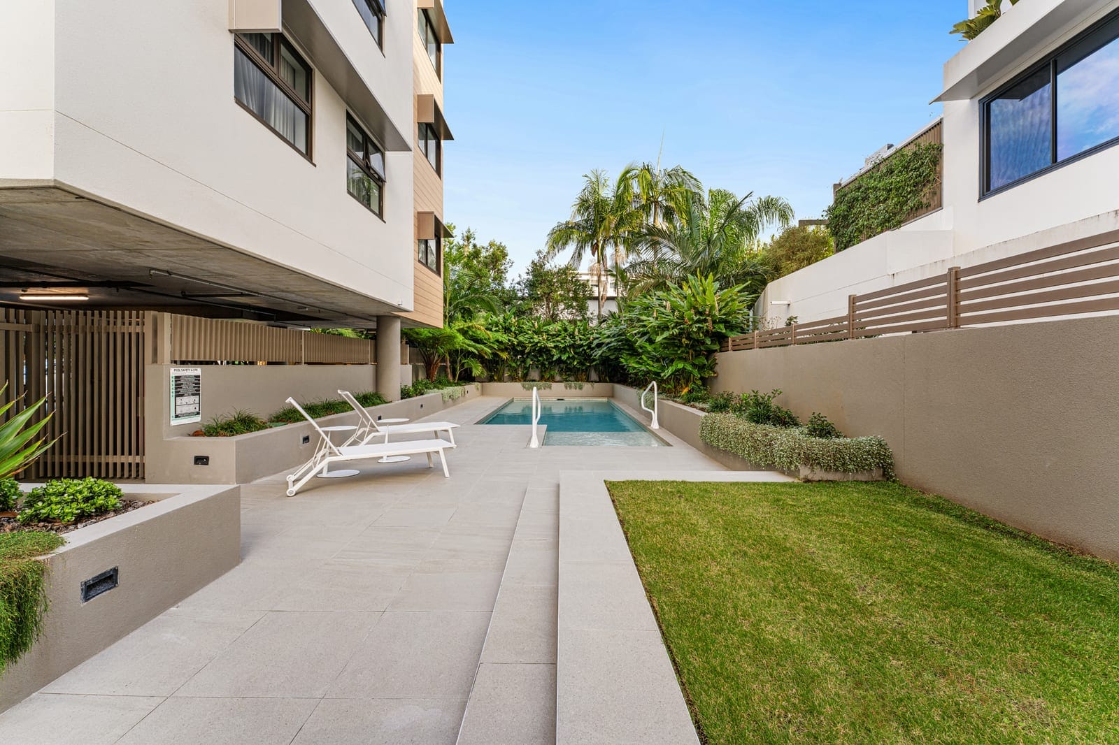 Modern Boutique Luxury in Blue Chip Cotton Tree