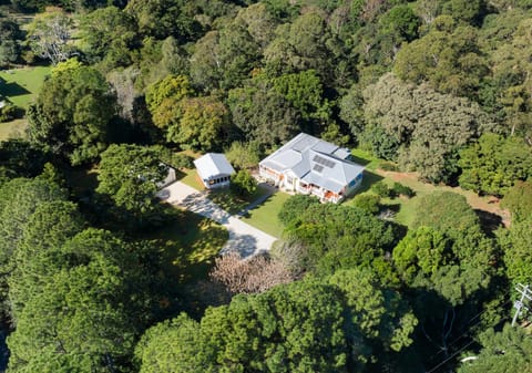 Montville Magic: Timeless Elegance & Grace, Parklike Grounds