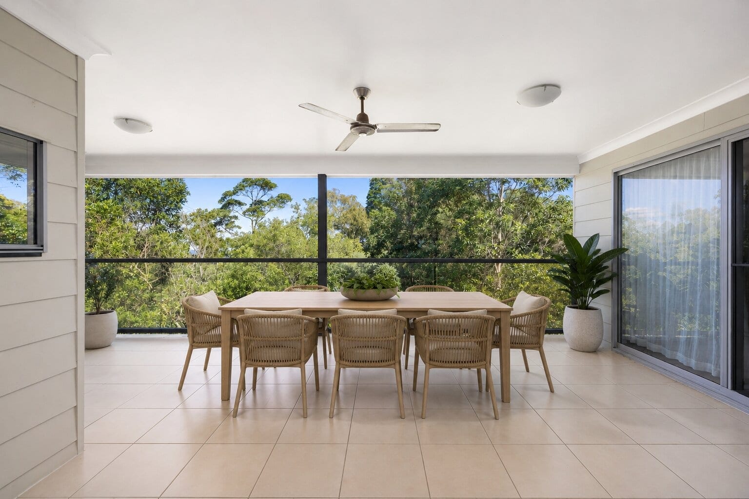 Modern Family Sanctuary - Stunning Rainforest Views