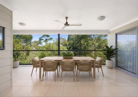 Modern Family Sanctuary - Stunning Rainforest Views
