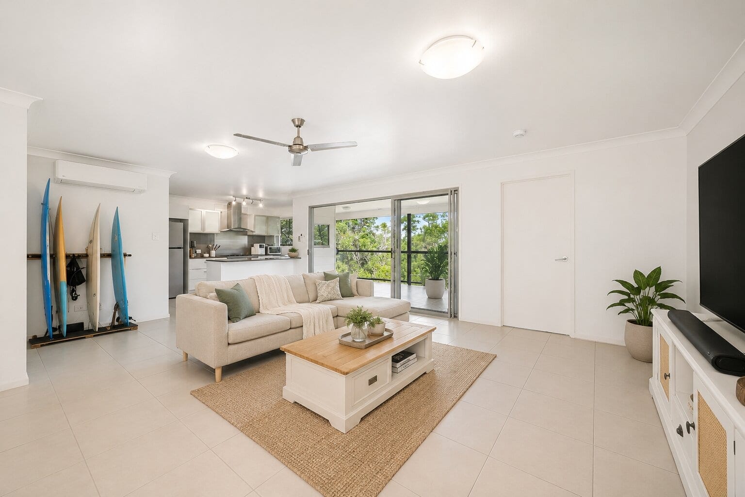 Modern Family Sanctuary - Stunning Rainforest Views
