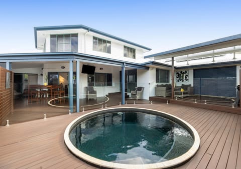Fit 10+ Cars, Caravans & Boats - Family Home