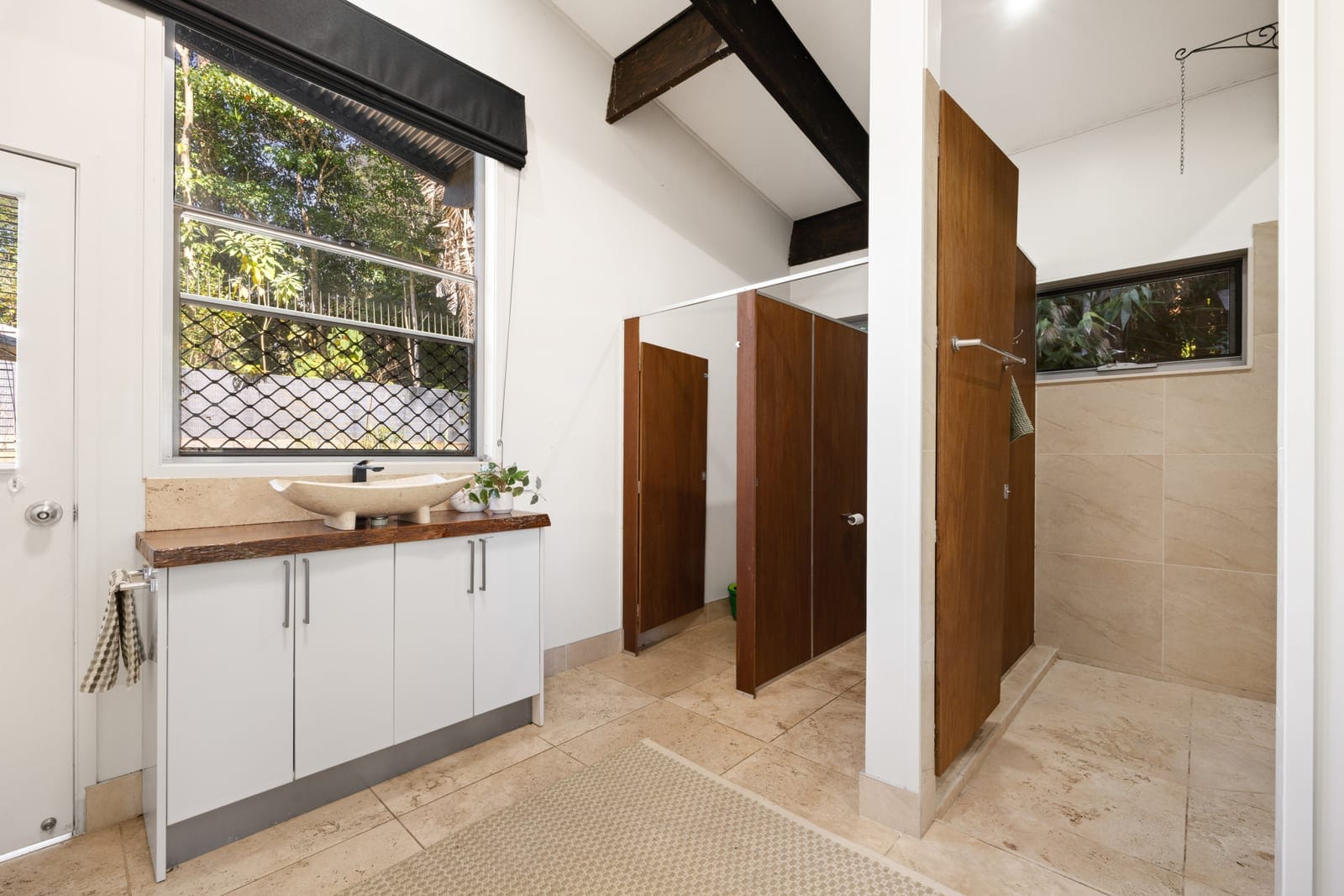 PRIVATE ACREAGE, DUAL LIVING & AN ENVIABLE PALMWOODS LIFESTYLE