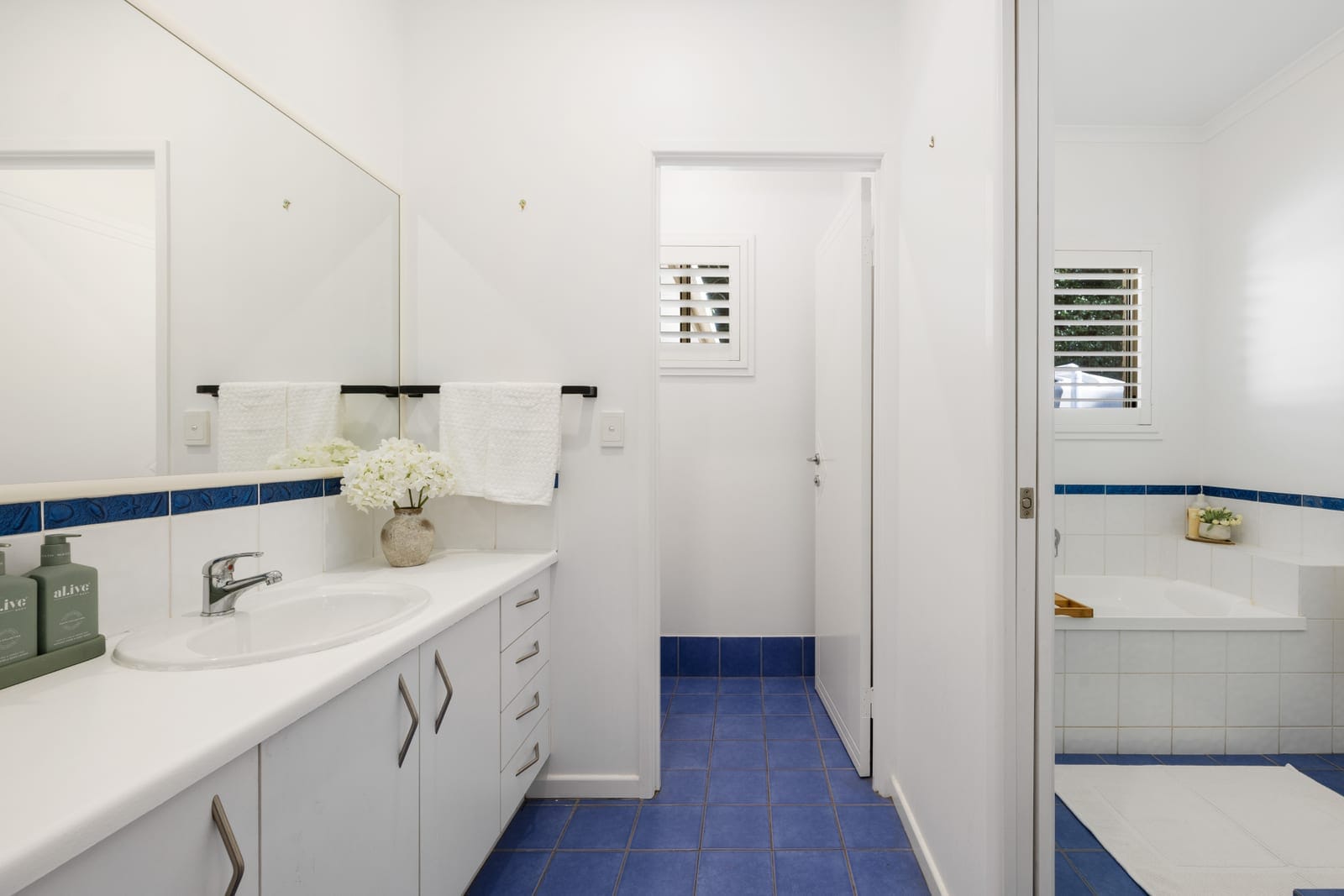 PRIVATE ACREAGE, DUAL LIVING & AN ENVIABLE PALMWOODS LIFESTYLE