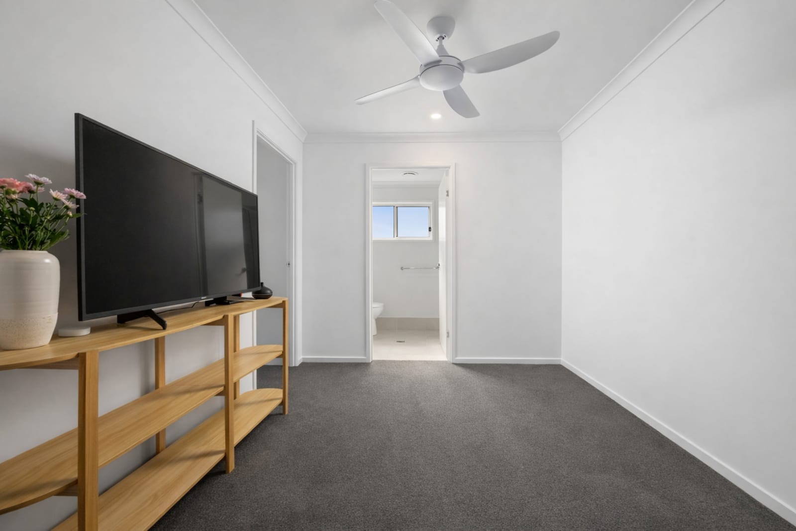 2 TARCUTTA LANE, NIRIMBA