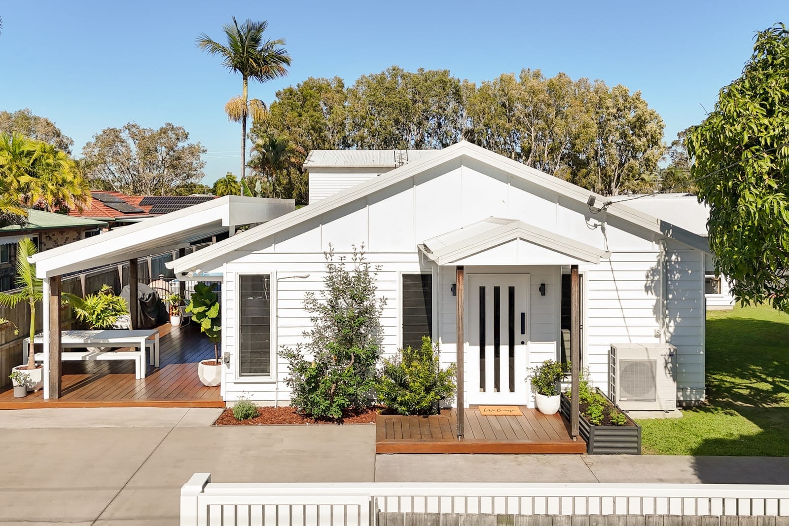 Sunlit Coastal Living Meets Thoughtful Functionality!