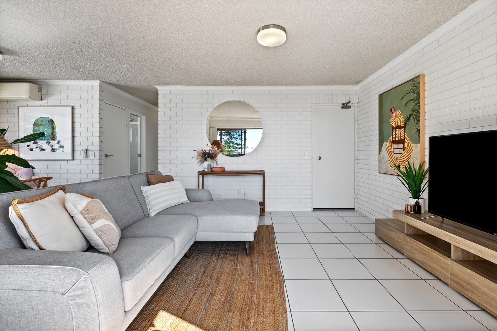 Beachfront Unit in Central Position