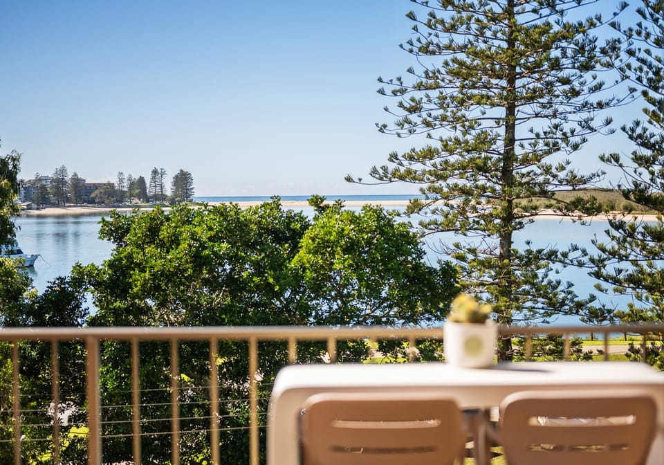 Beachfront Unit in Central Position