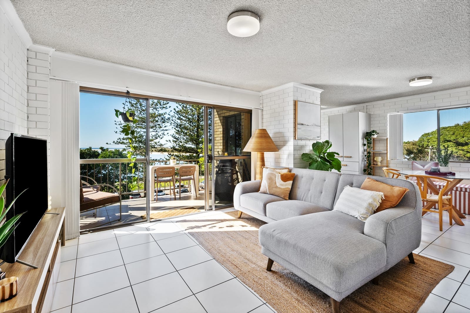 Beachfront Unit in Central Position
