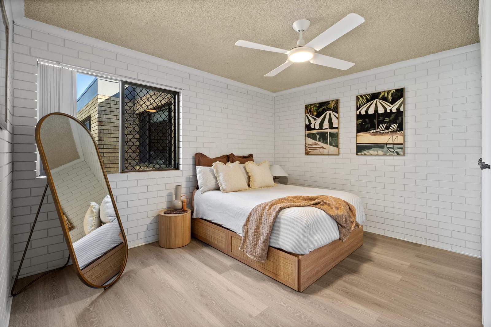 Beachfront Unit in Central Position
