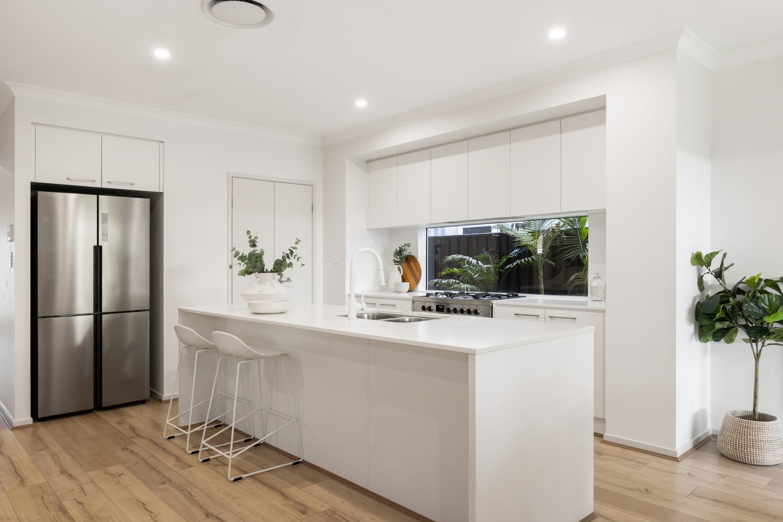Effortless Contemporary Living in Comfort & Style…