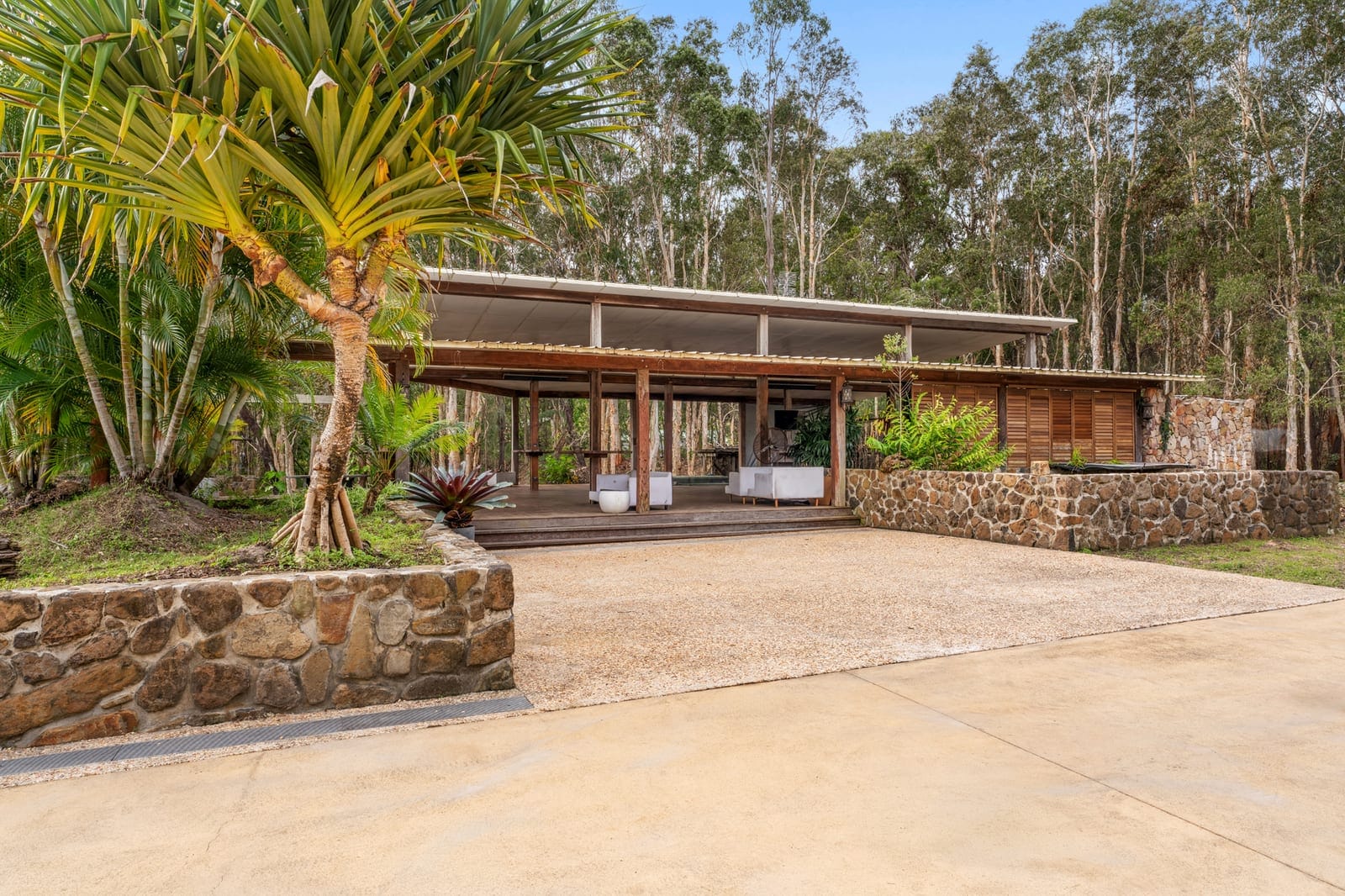 Private Acreage with Granny Flat – Live Now, Build Your Dream Home