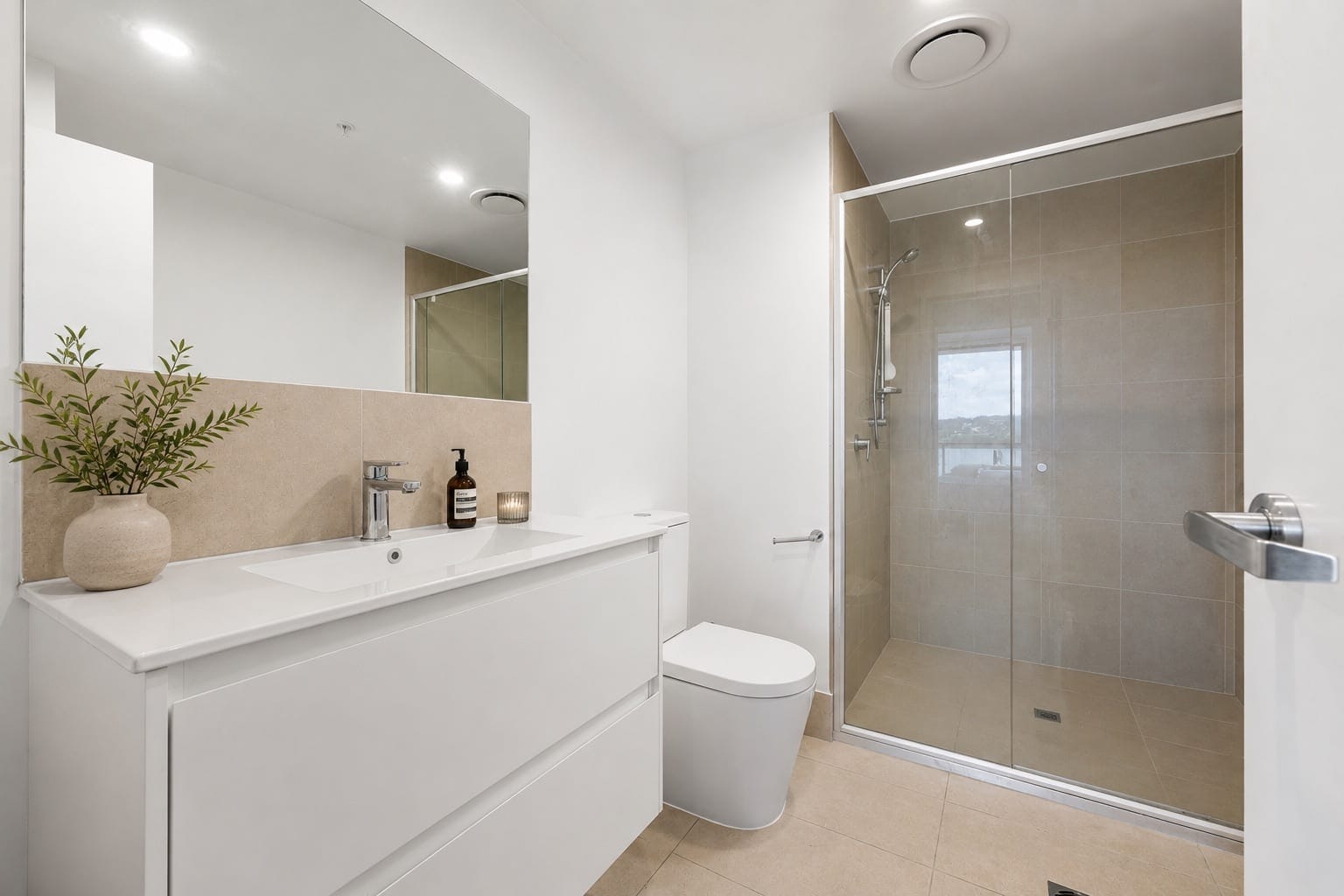 Elevated CBD Living With Expansive Views