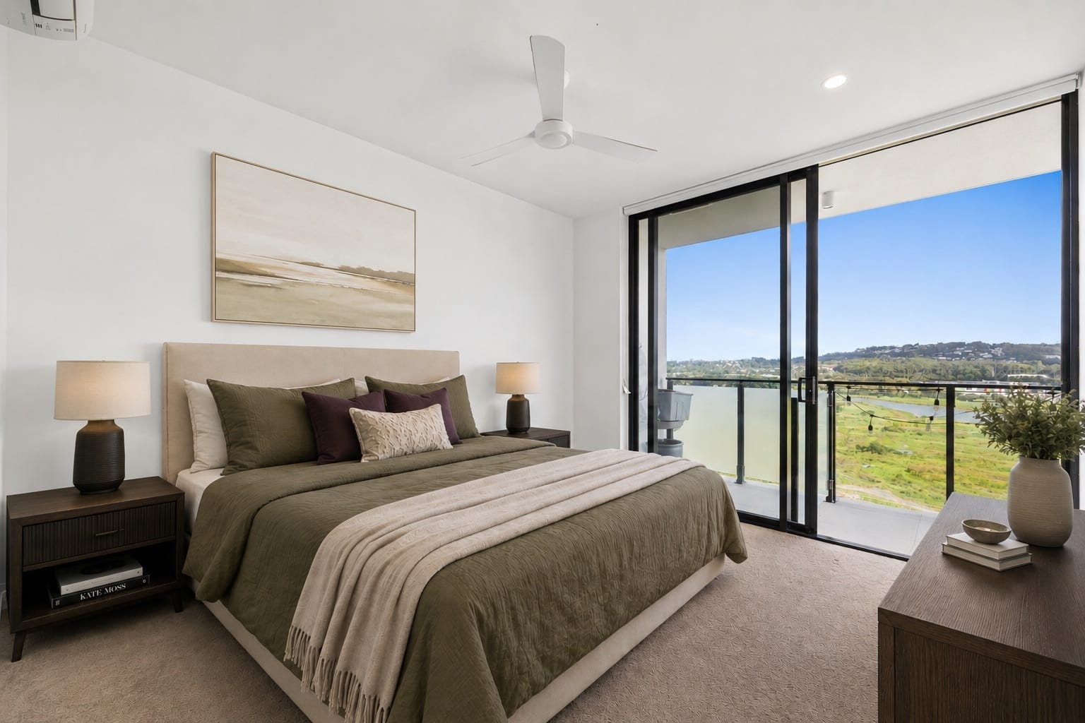 Elevated CBD Living With Expansive Views