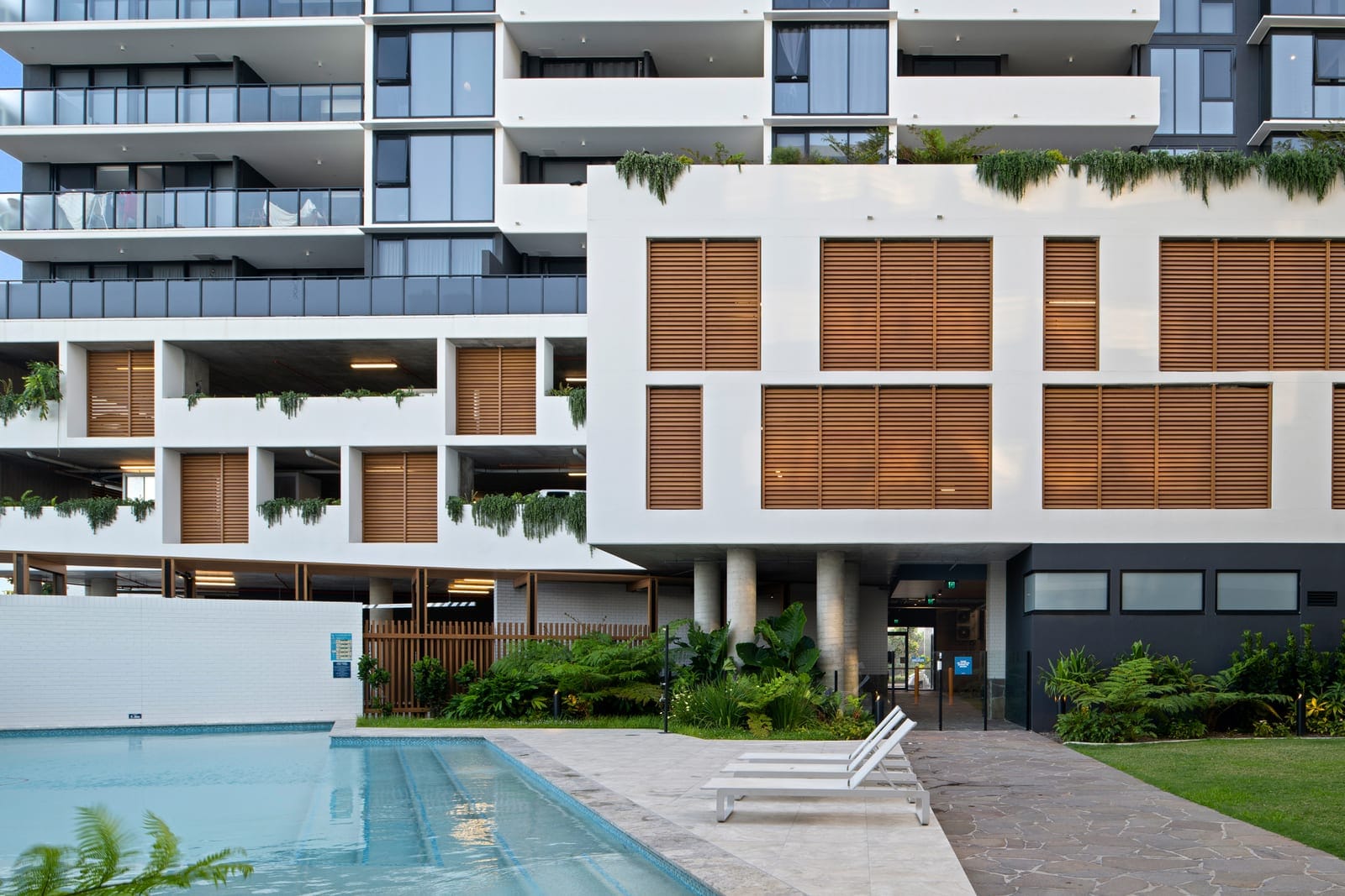 Elevated CBD Living With Expansive Views