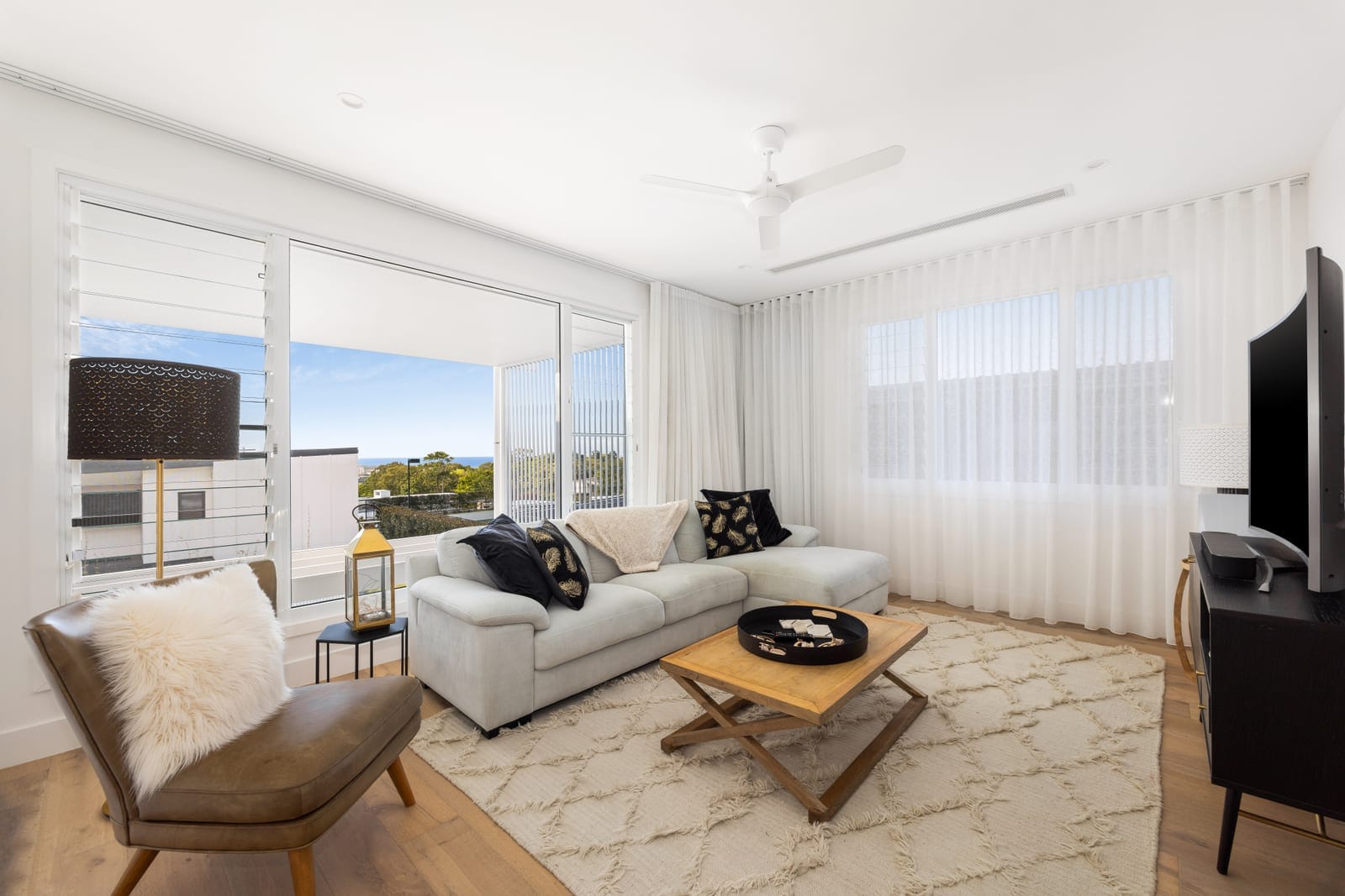 High-End, Luxury-Laden Designer Living in TOP Location