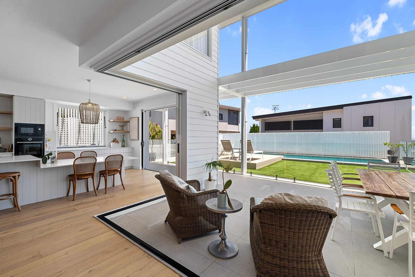 High-End, Luxury-Laden Designer Living in TOP Location