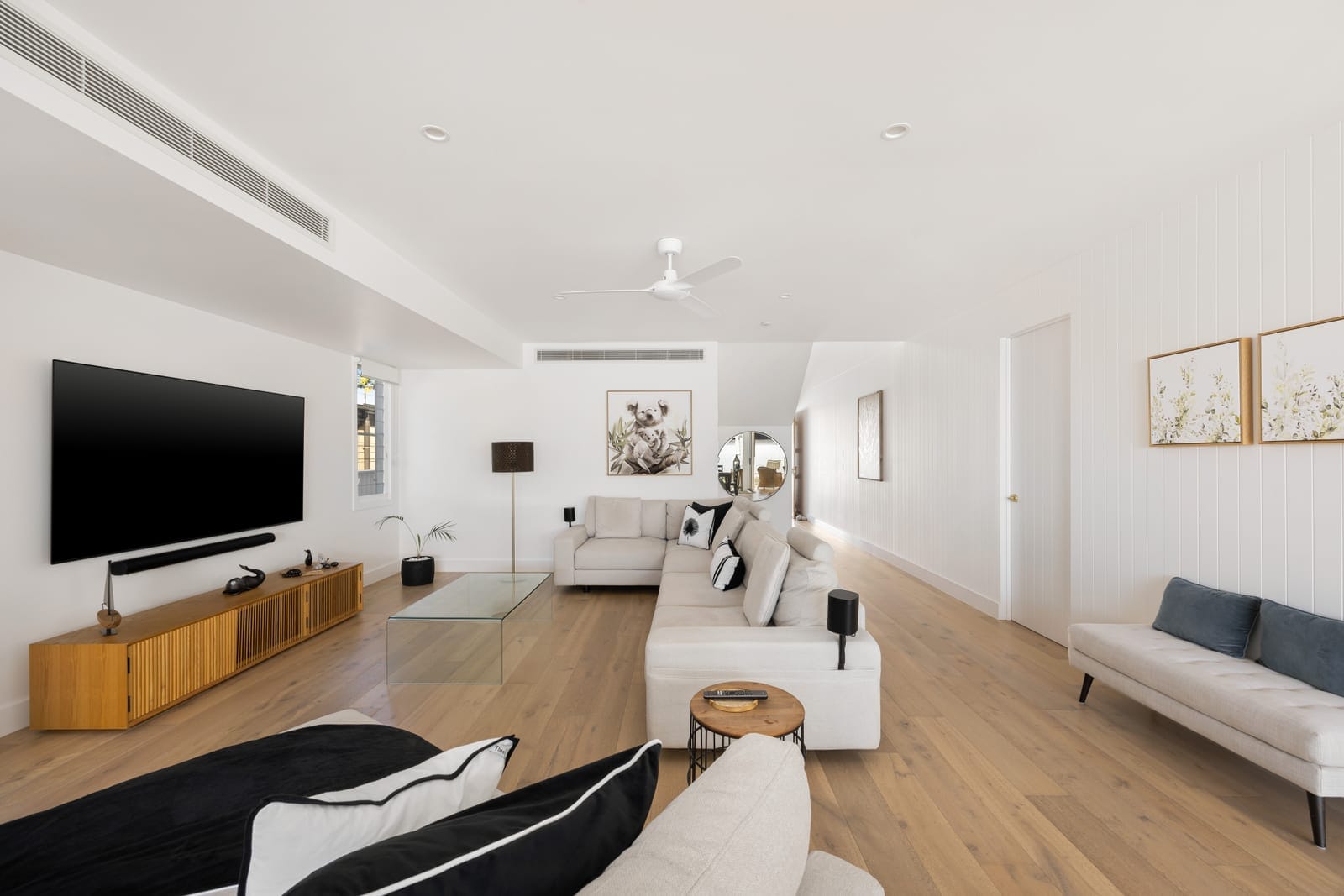 High-End, Luxury-Laden Designer Living in TOP Location