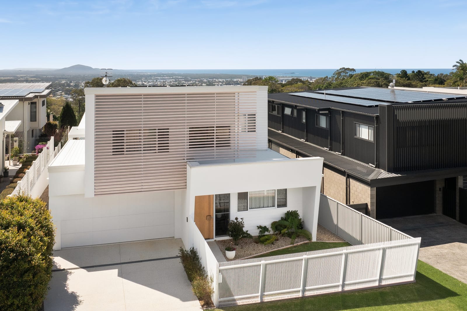 High-End, Luxury-Laden Designer Living in TOP Location