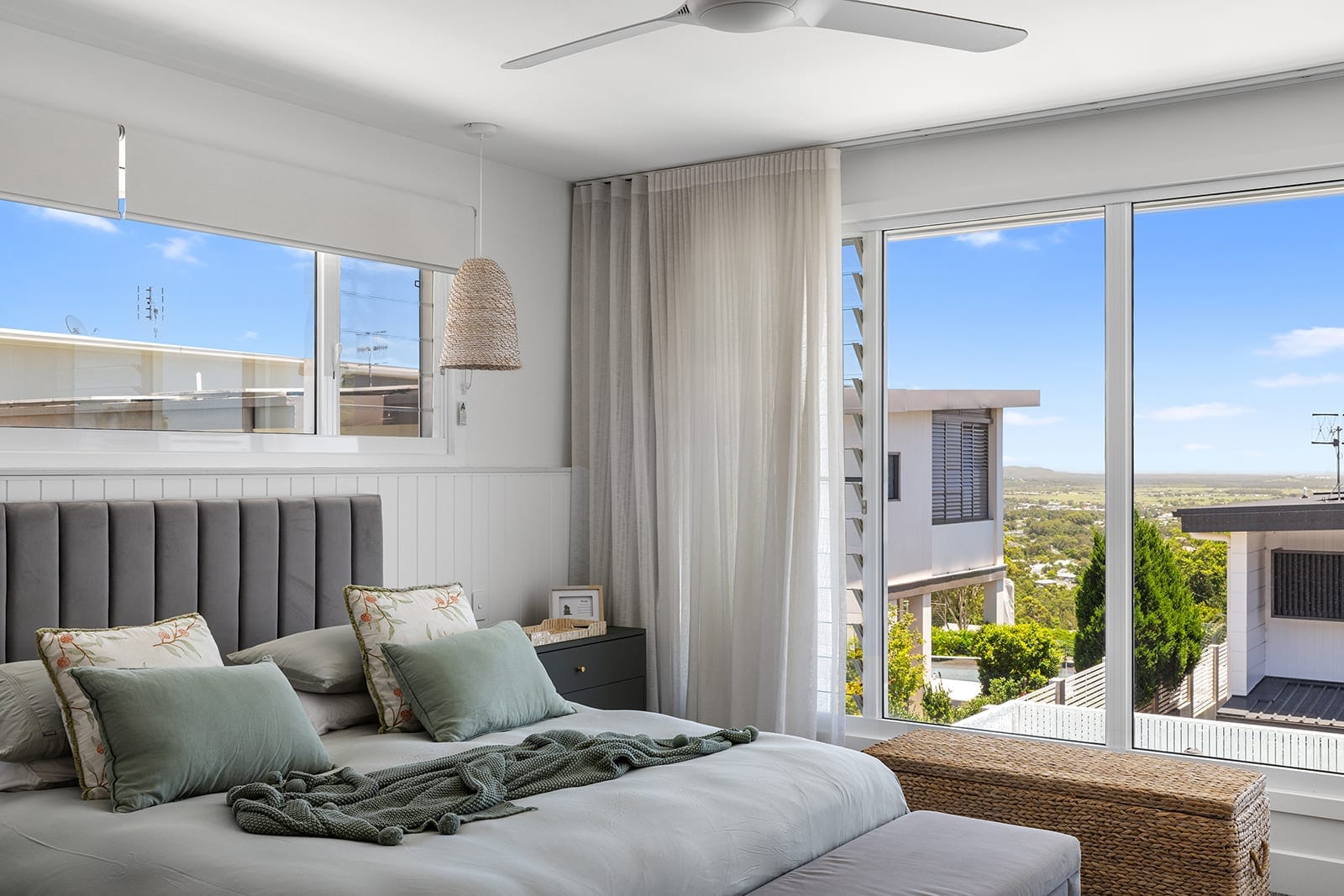High-End, Luxury-Laden Designer Living in TOP Location