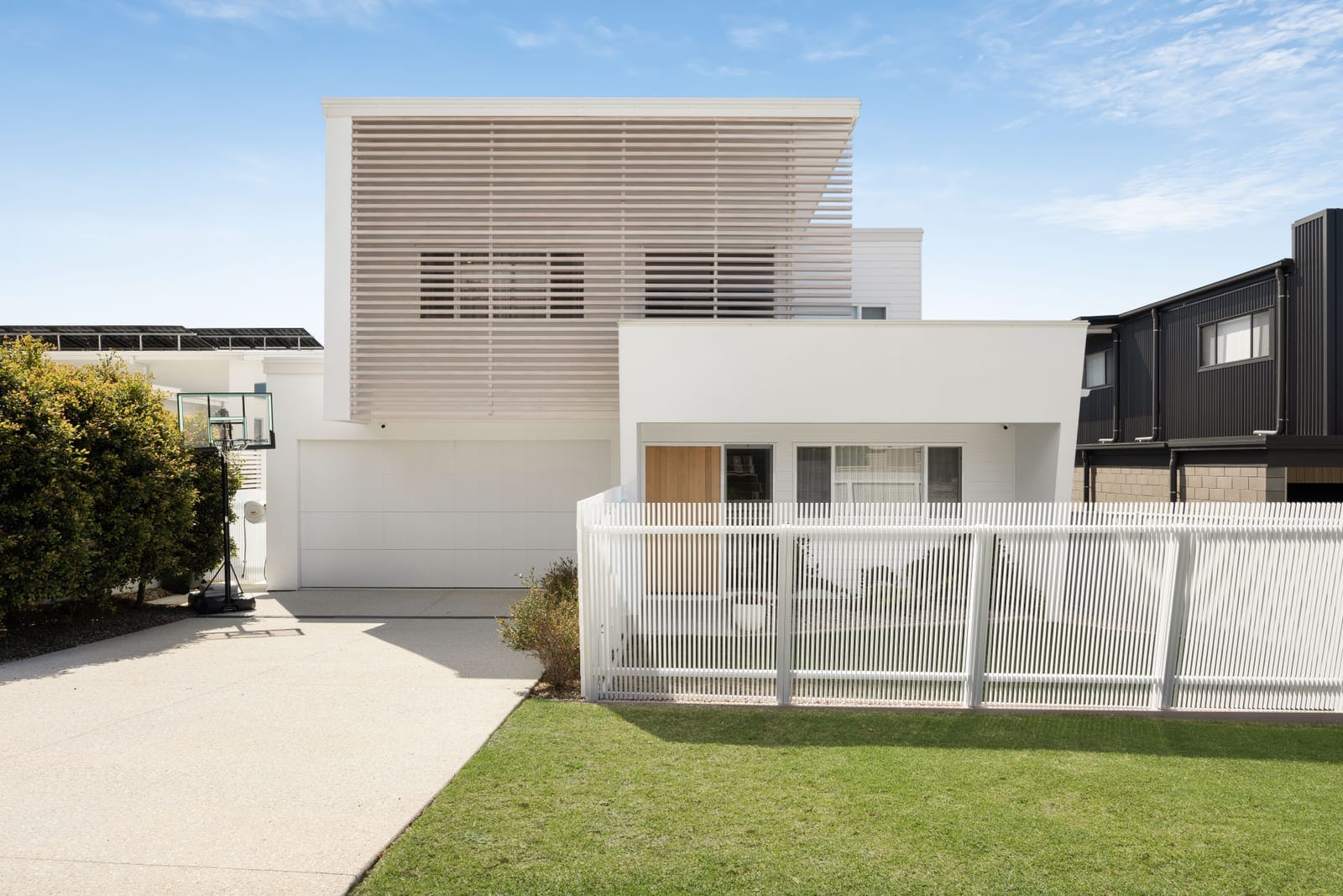 High-End, Luxury-Laden Designer Living in TOP Location