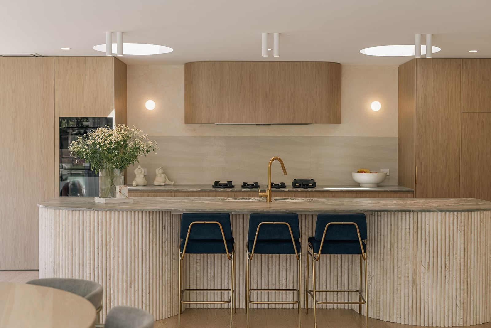 Oceanic House: Beachside Perfection