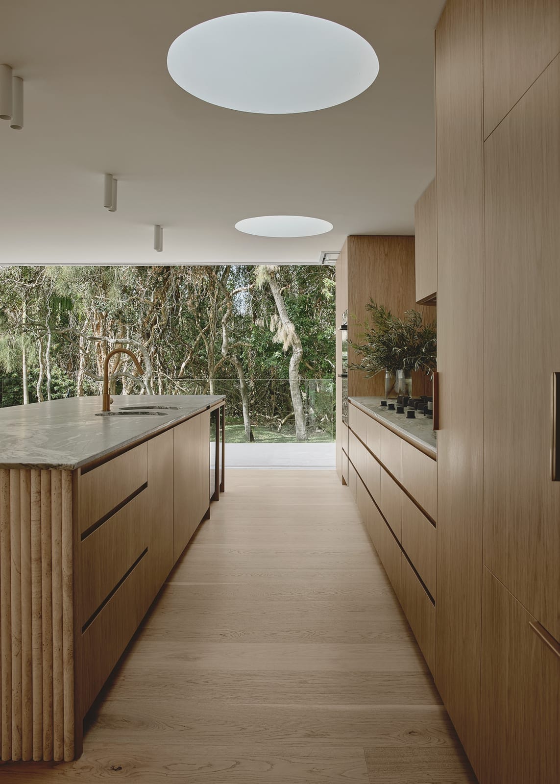 Oceanic House: Beachside Perfection