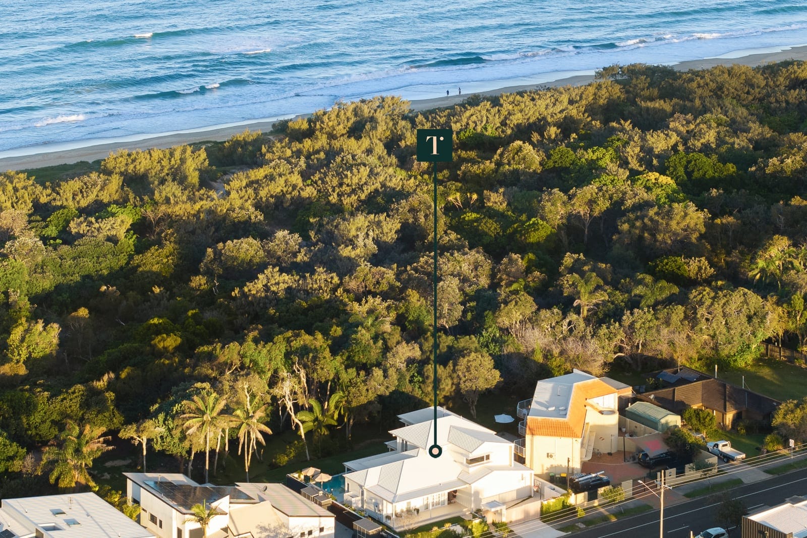Oceanic House: Beachside Perfection