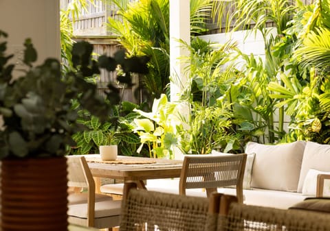 Effortless Contemporary Living with a Few Unexpected Luxuries