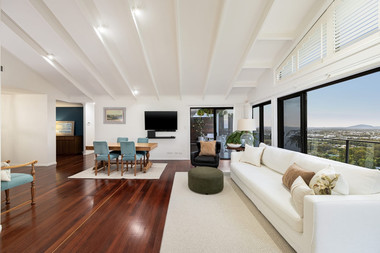 Uninterrupted 180° Panoramic Ocean-to-Hinterland Views