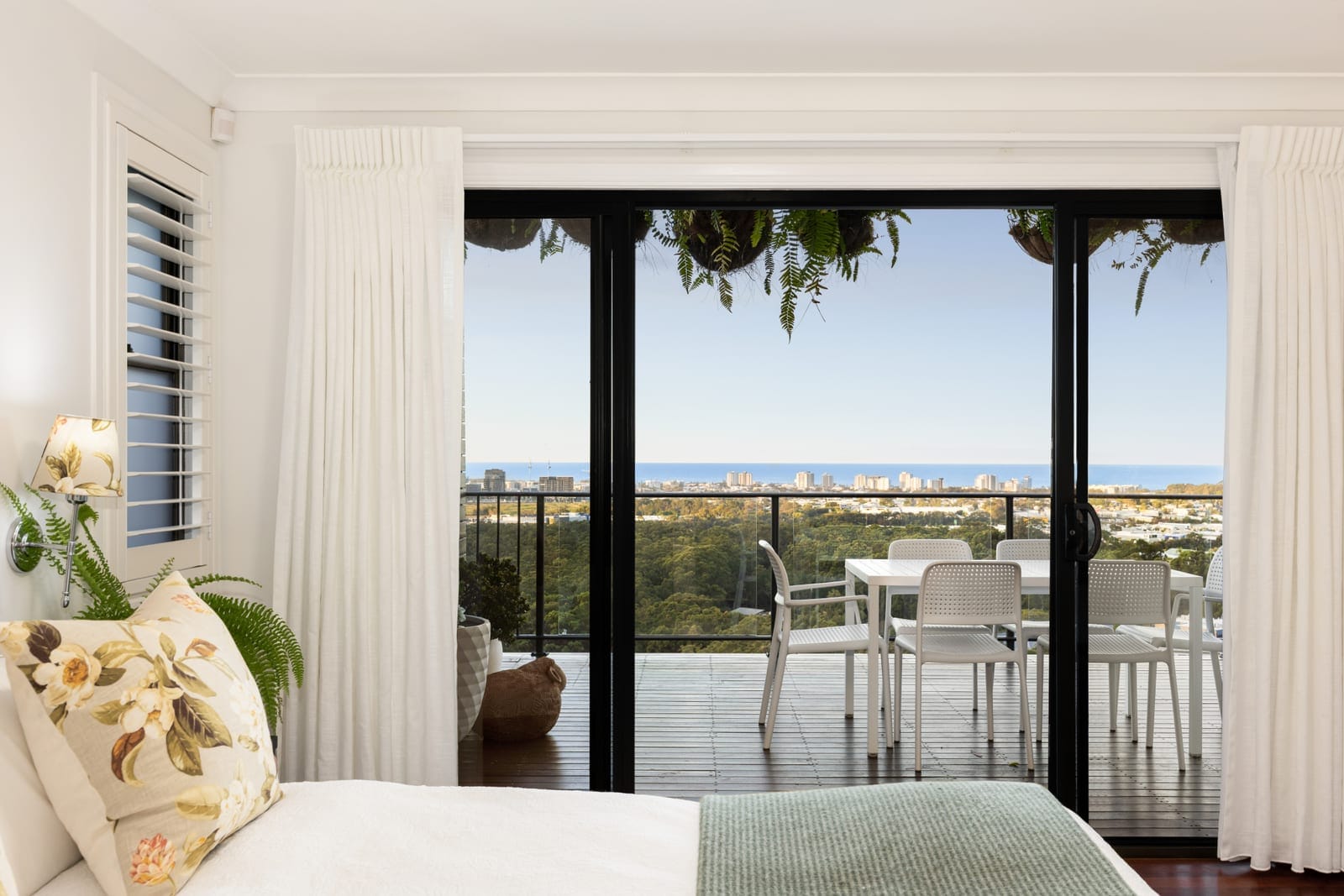 Uninterrupted 180° Panoramic Ocean-to-Hinterland Views