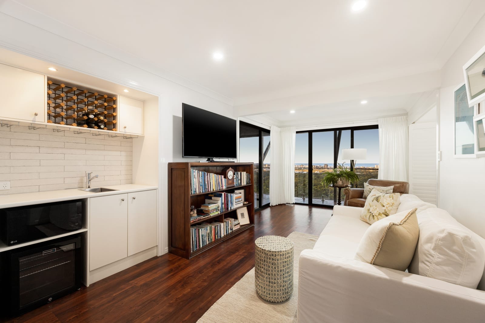 Uninterrupted 180° Panoramic Ocean-to-Hinterland Views